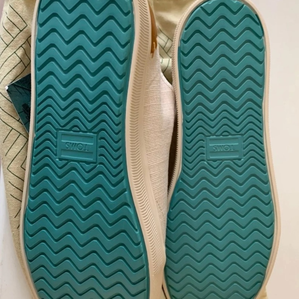 Mens size 13 Toms